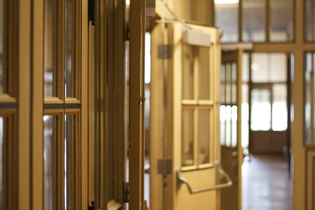 washington-high-doors