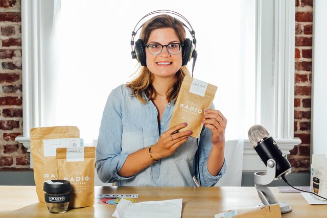 radio-melissa-unpacking-coffee